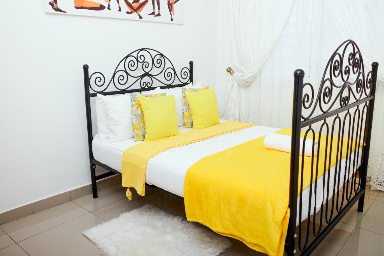 L'Immeuble Queen M.N.M Douala Exterior photo