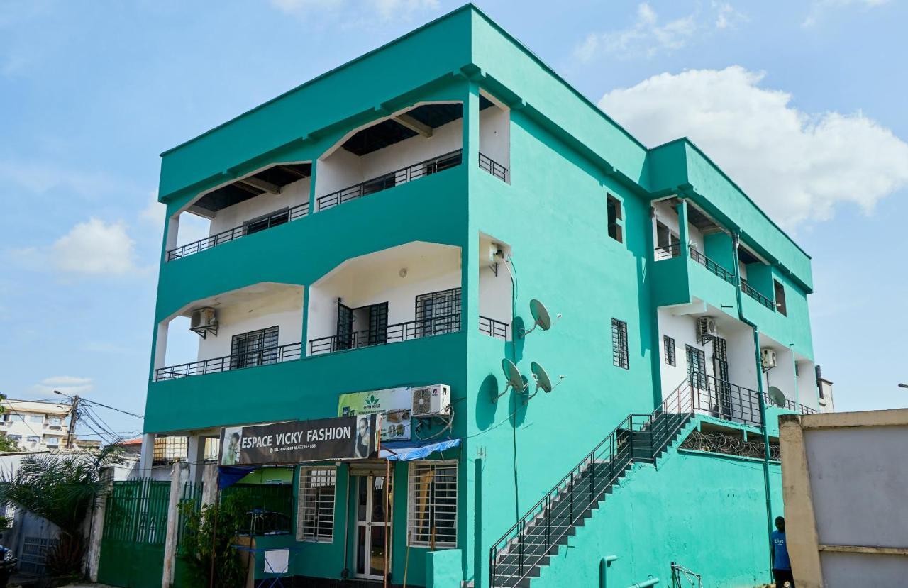 L'Immeuble Queen M.N.M Douala Exterior photo